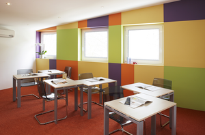 Protection murale : Salle de reunion "brainstorming" avec plaques de couleurs ANDAMIA protection murale Salle de reunion Brainstorming