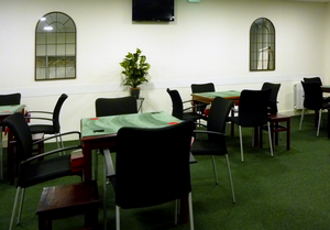 Protection murale : club de bridge, bande de protection à hauteur des chaises ANDAMIA protection murale bandeaux club de bridge