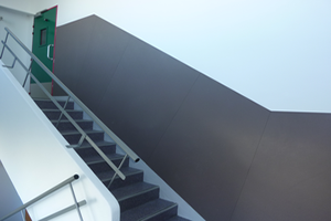 Protection murale : escalier internat, panneaux PVC mi-hauteur ANDAMIA protection murale internat escalier